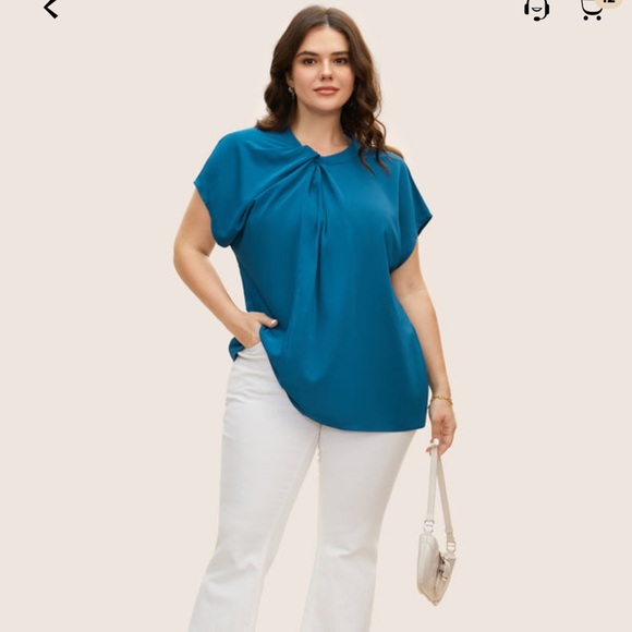 BloomChic 4X Twist Front Top - Picture 7 of 9